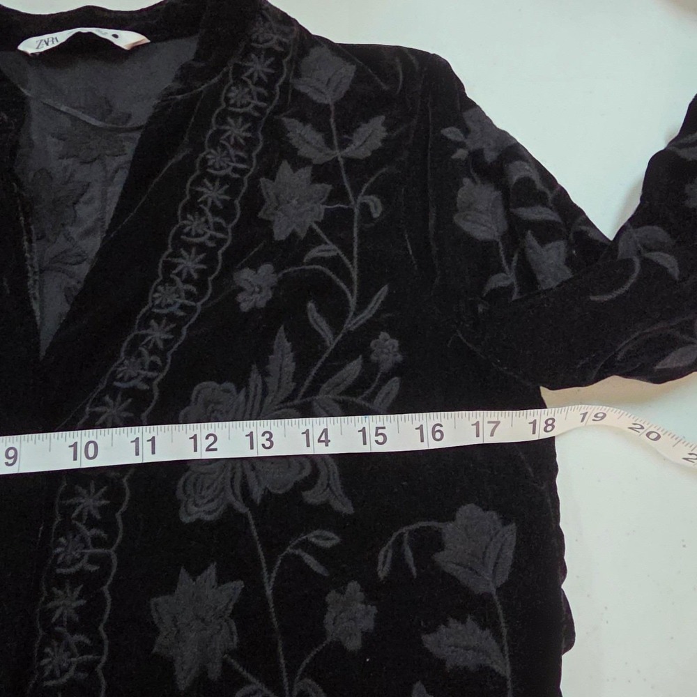 Zara Black Velvet Floral Embroidered Button Up Cropped Jacket Womens Size S - Picture 6 of 8